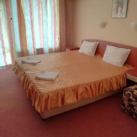 צרבו Family Hotel Mimosa מראה חיצוני תמונה